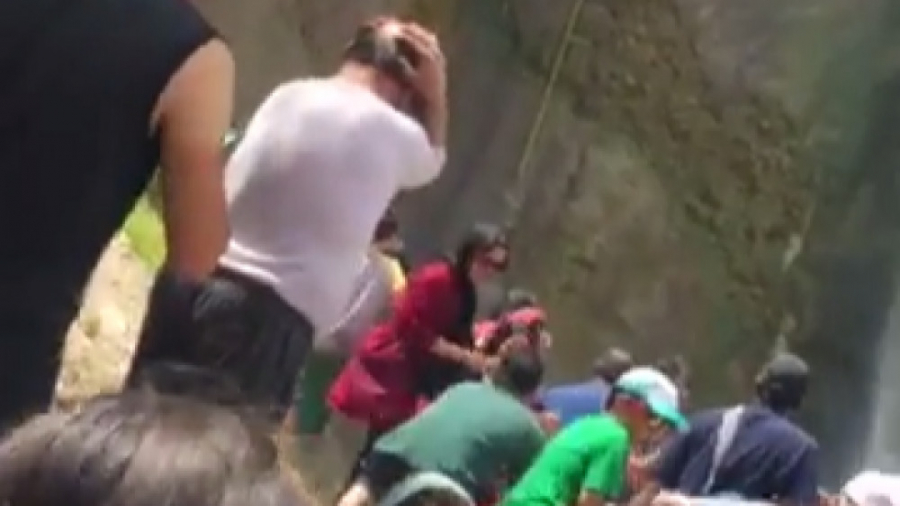 سقوط مرگبار از آبشار ! صحنه‌ د...