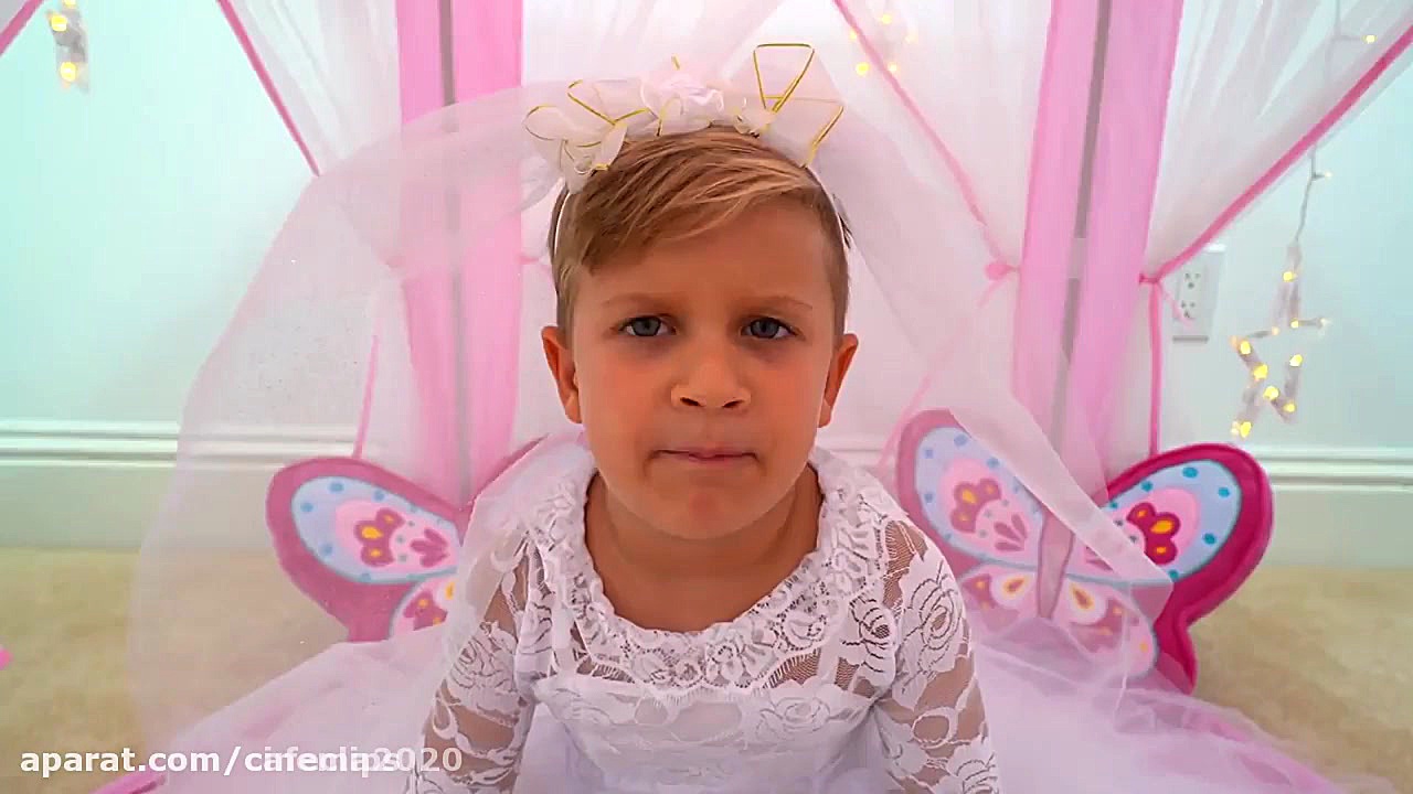 پرنسس دیانا در حال خاله بازی ج...