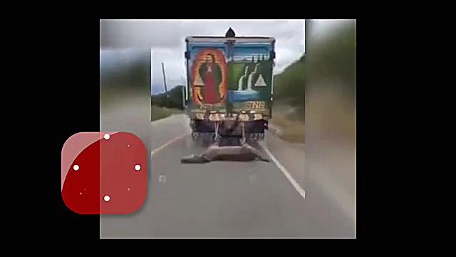 زجرکش کردن یک الاغ با کامیون