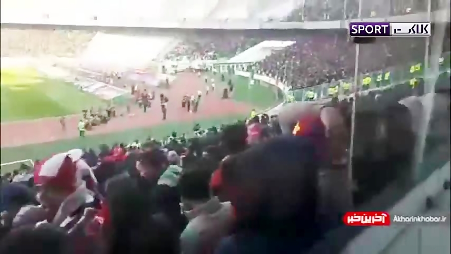 درگیری و سنگ پرانی هواداران در...