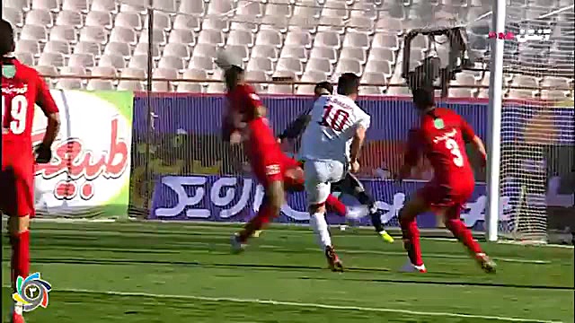 دقیقه 3: دریبل جلال حسینی توسط...