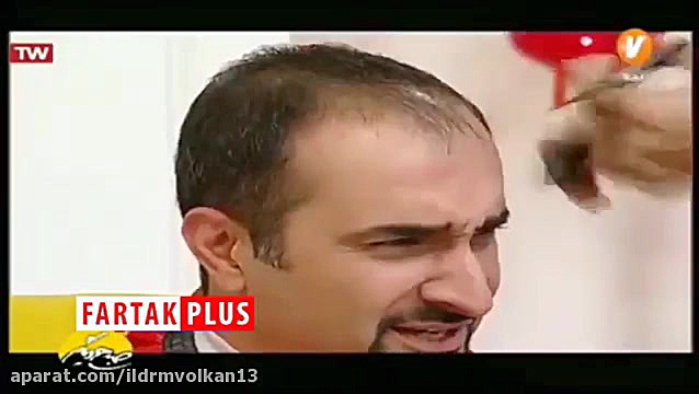 اصلاح موی مجری معروف در برنامه...