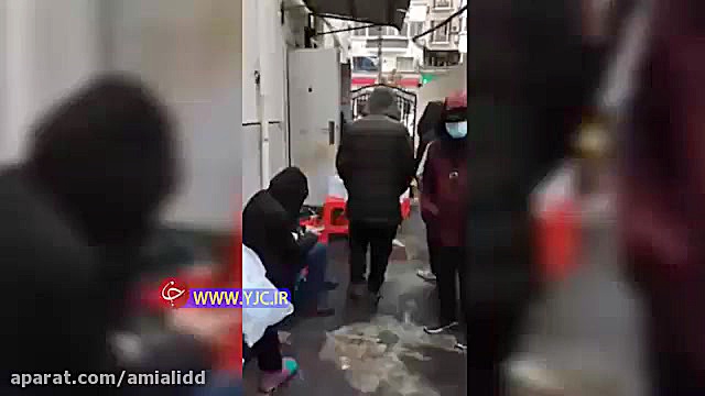 صف طولانی چینی های برای تشخیص...