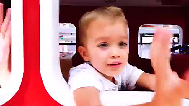 ولاد و نیکیتا سوار اتوبوس می ش...