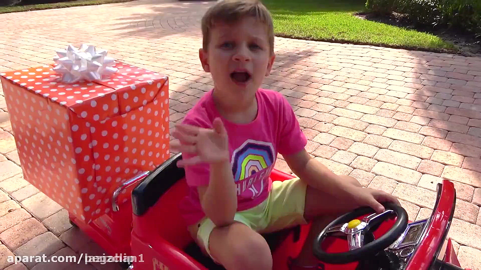 هدیه های دیانا و روما برای کری...