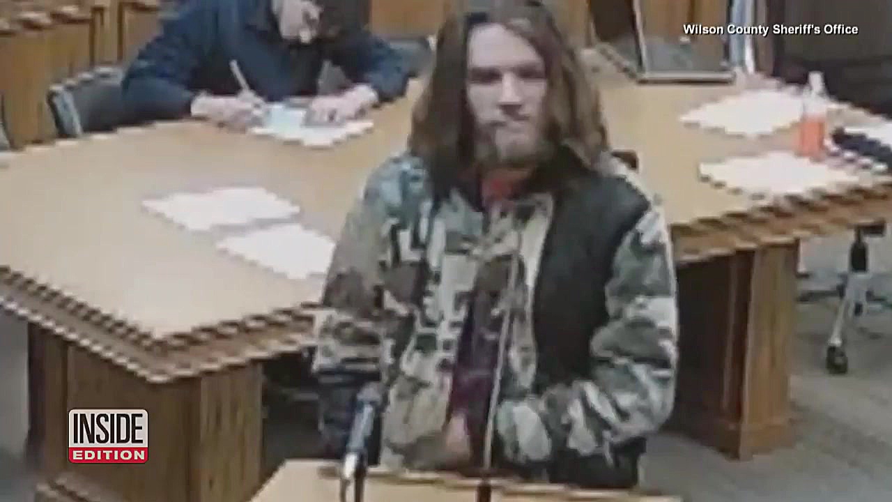 مرد آمریکایی در میانه دادگاه م...