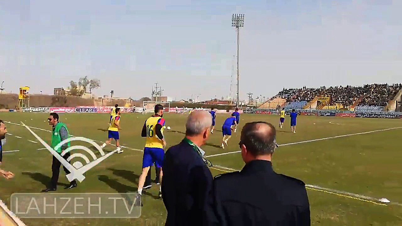 ورود بازیکنان صنعت نفت آبادان...