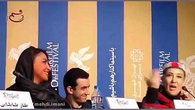 پانته‌آ‌بهرام روسری خود را در...