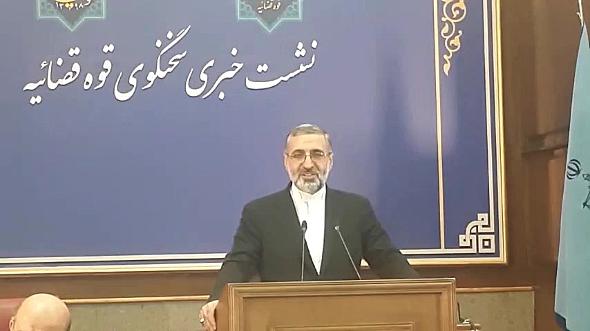 قاليباف هيچ پرونده اي در قوه ق...