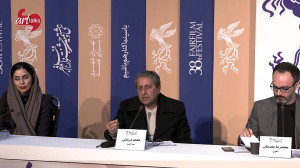 کوروش آهاری در نشست خبری آن شب...
