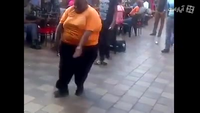 رقص چشم نواز جلو در رستوران.اح...