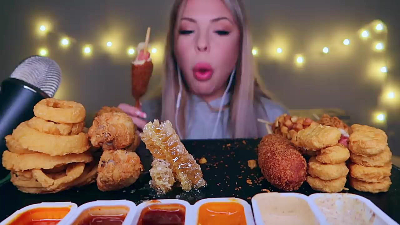 خوردن غذای های خوشمزه با صدا...