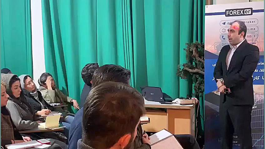 بخشی از کلاس حضوری آموزش بورس...