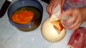 شکوندن تخم شتر مرغ