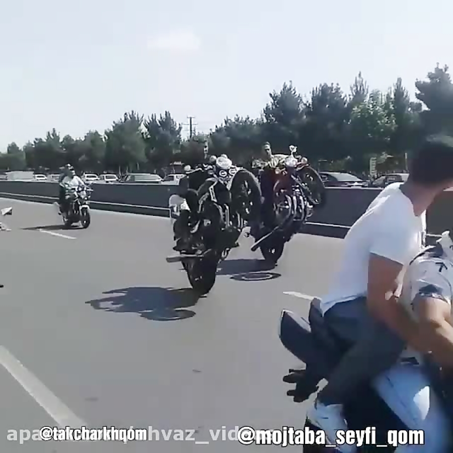 حرکات نمایشی موتوری تک چرخ با...