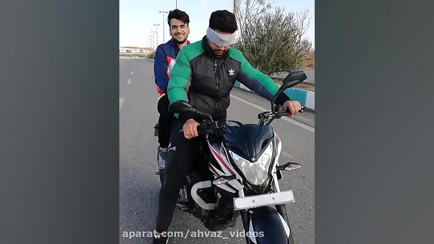 حرکات نمایشی موتوری تک چرخ با...