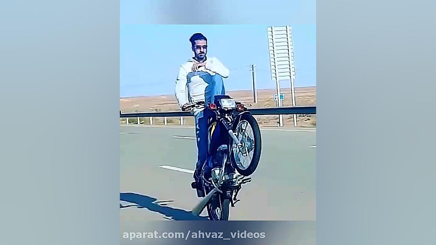 حرکات نمایشی موتوری تک چرخ با...