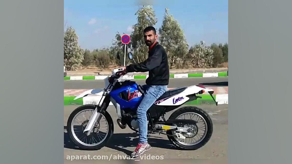 حرکات نمایشی موتوری تک چرخ با...