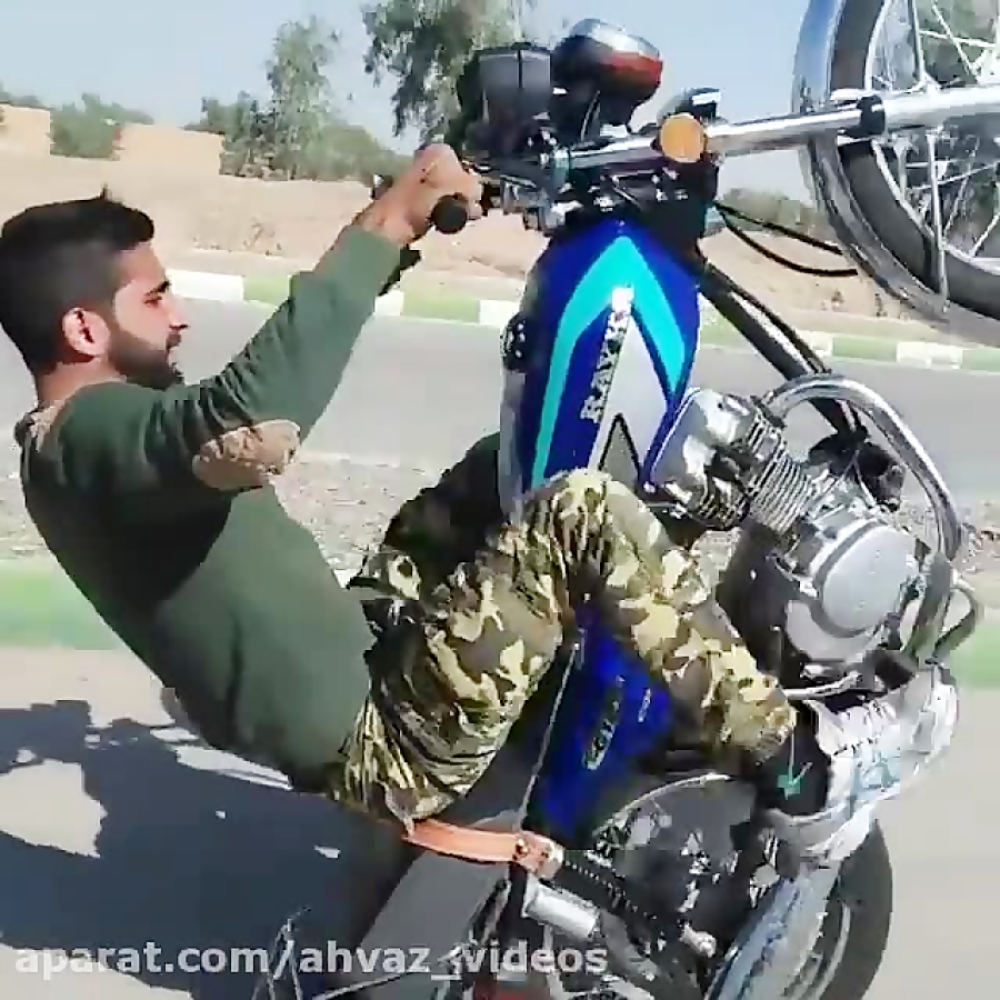 حرکات نمایشی موتوری تک چرخ با...