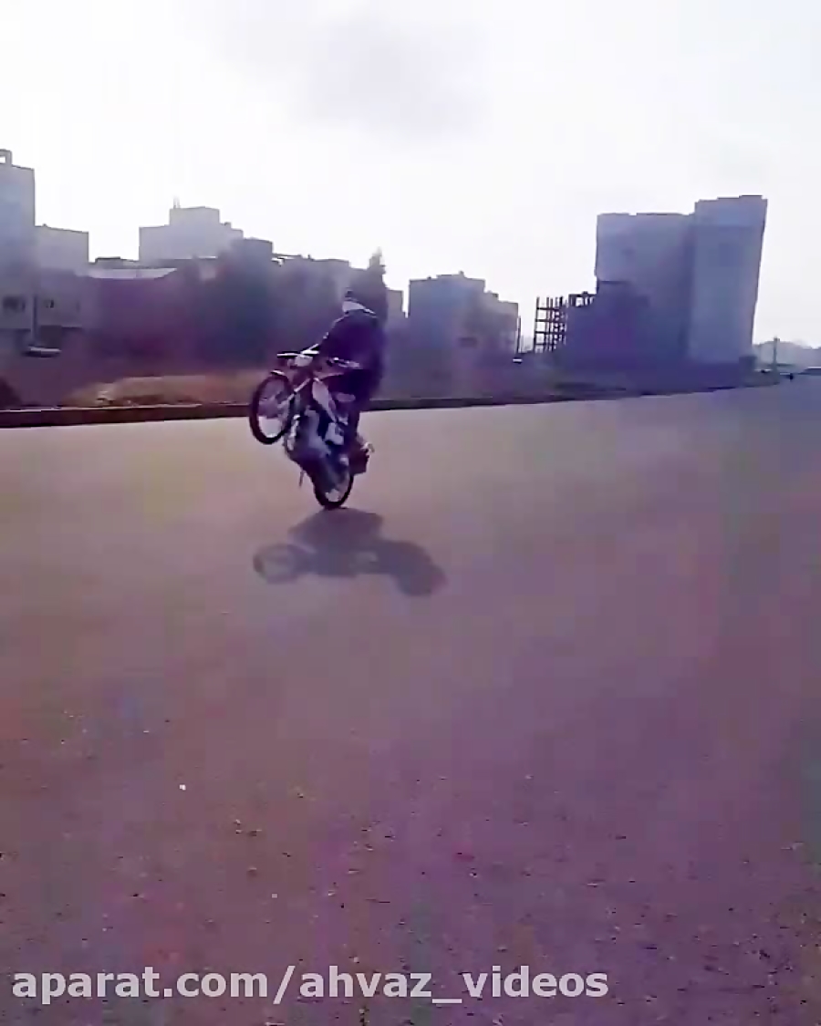 حرکات نمایشی تک چرخ با موتور 1...