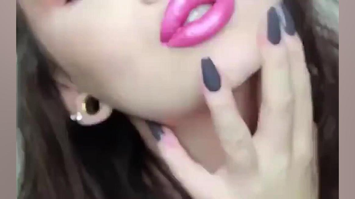 ۱۷ نوع آرایش لب و خط لب