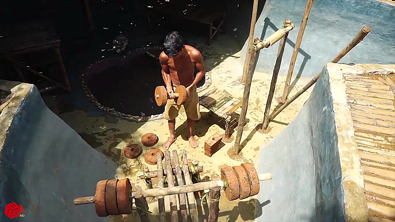 باشگاه بدنسازی پسران جنگل در ح...