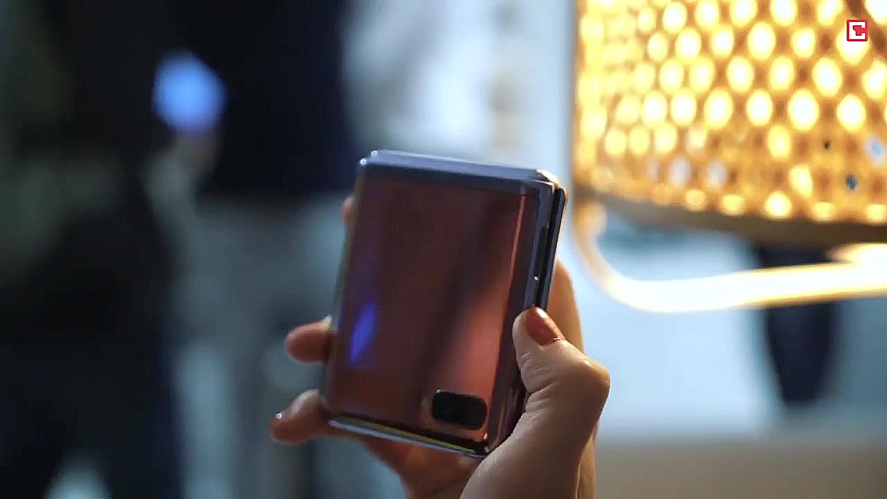 نگاه نزدیک به گوشی تاشو گلکسی...