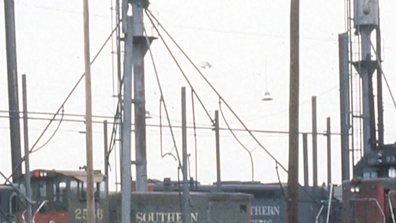 Huge UFO Captured In Hidden Ca...