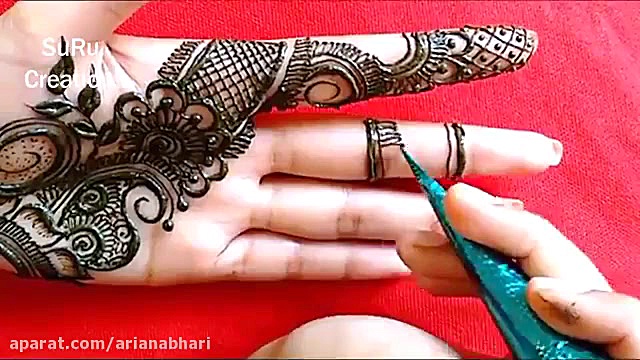 نقش حنا روی دست عروس