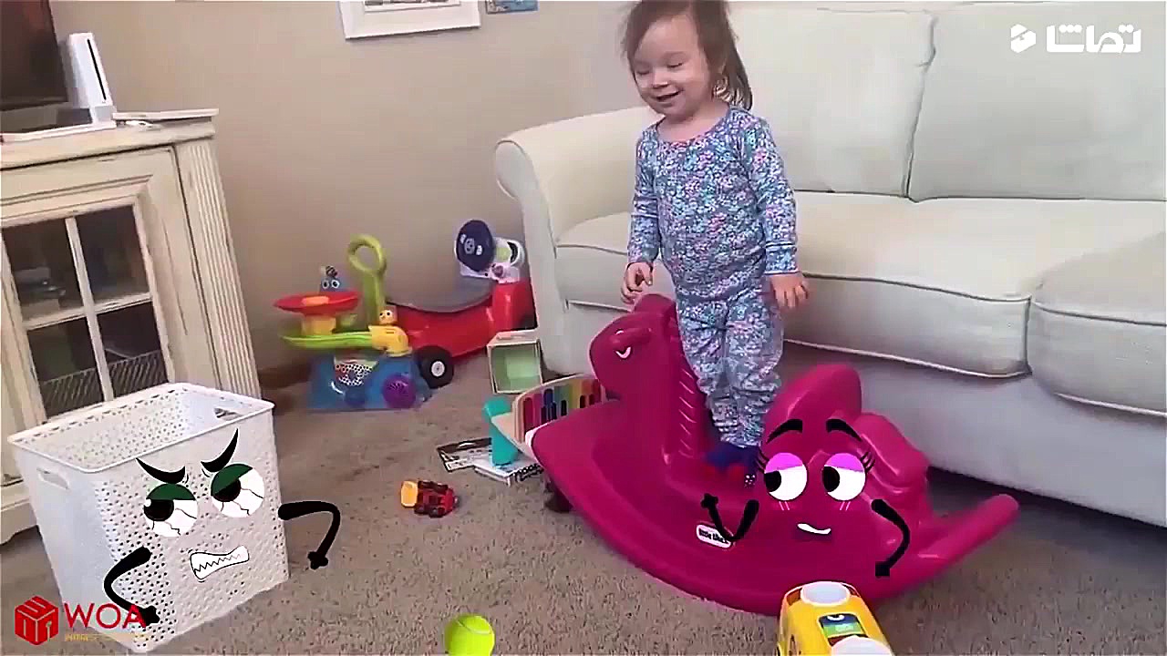 ترس و وحشت نی نی بامزه از جارو...