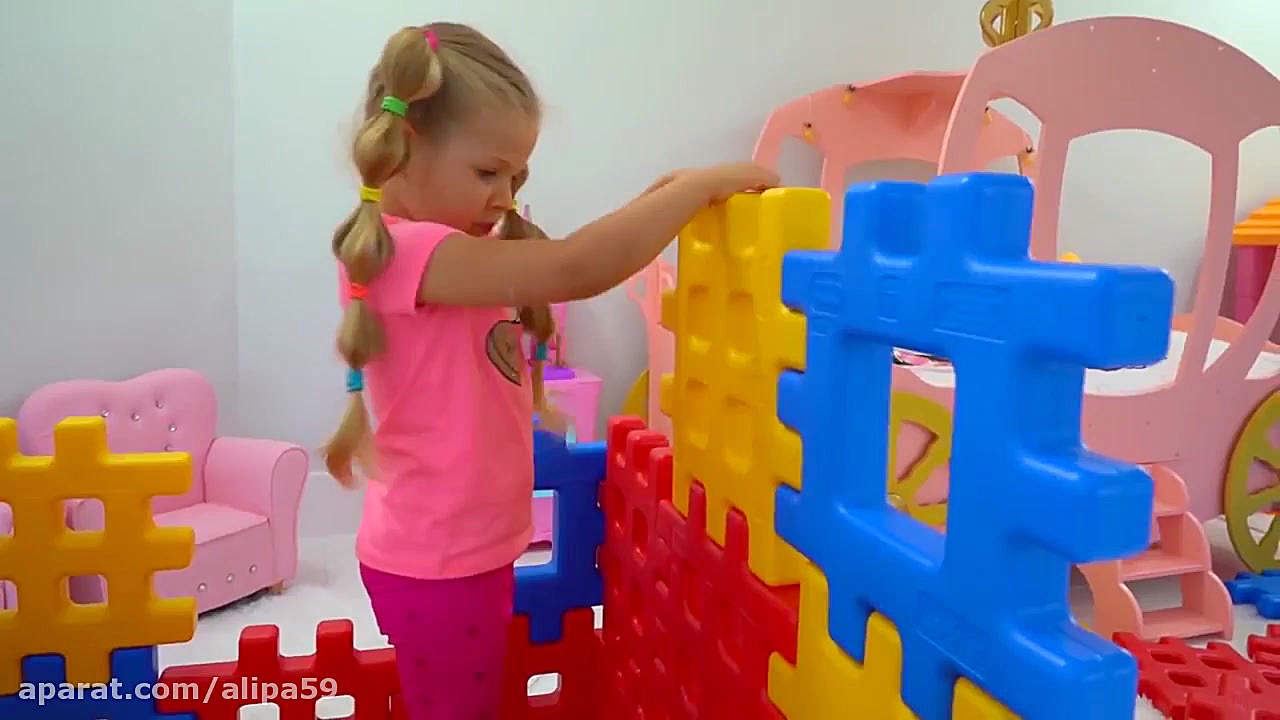 دیانا و روما با بلوک های اسباب...