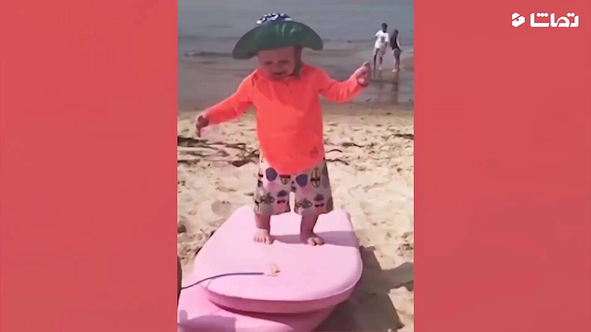 کلیپی از بازی کردن بامزه بچه ک...