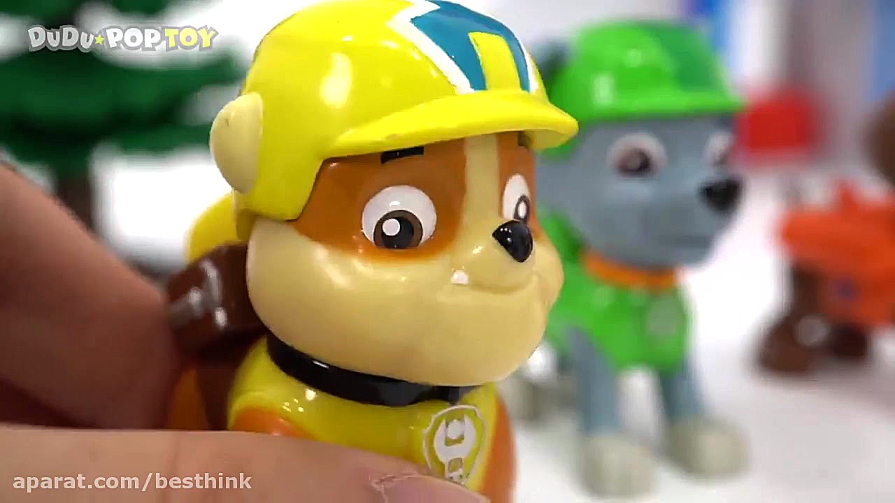 بازی با اسباب بازی سگ های نگهب...