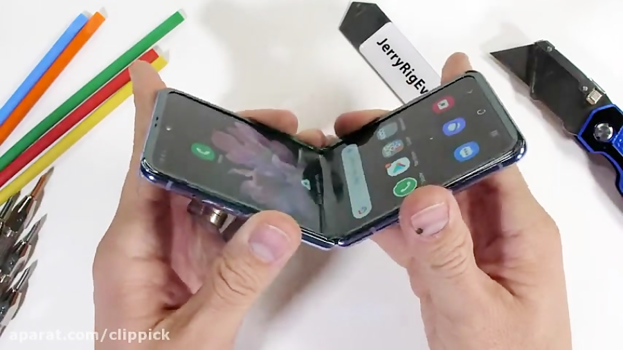 تست مقاومت گوشی تاشو سامسونگ گ...