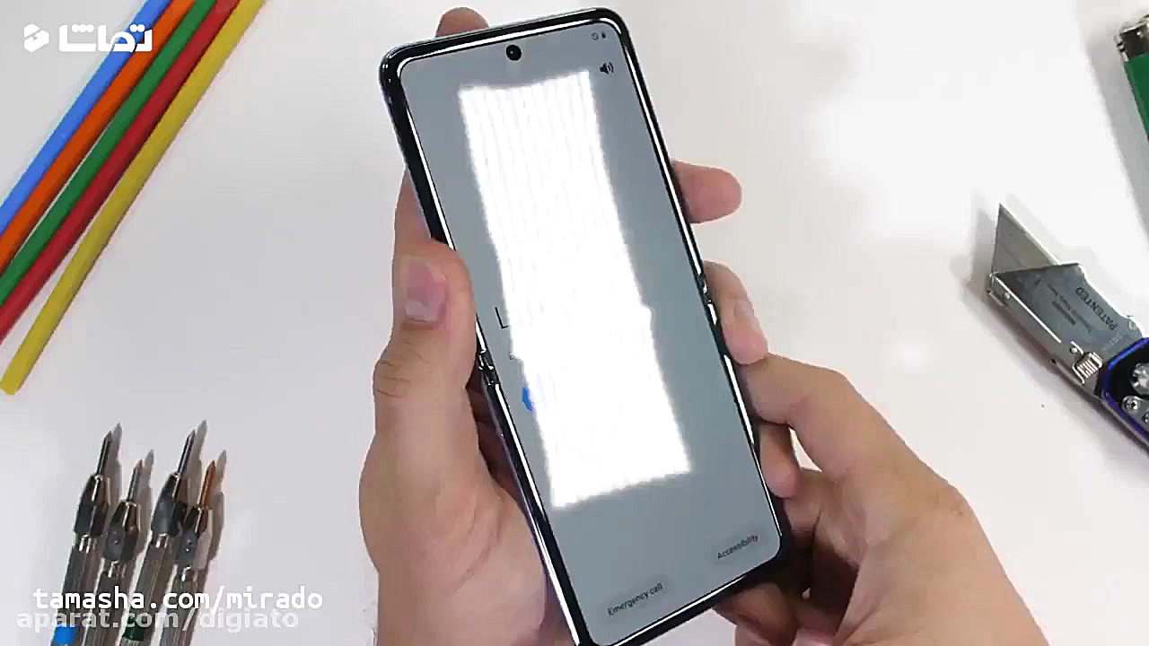 تست مقاومت گوشی تاشو سامسونگ گ...