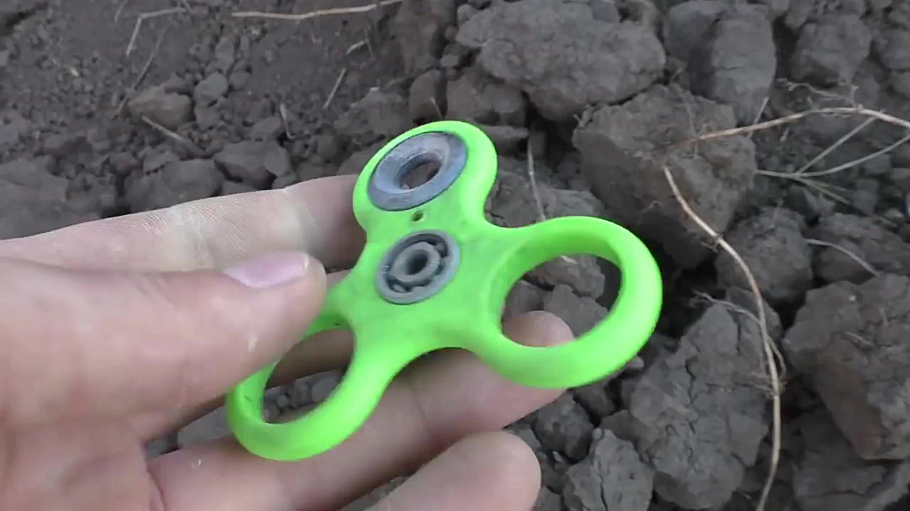 آزمایش عجیب  ترقه ها علیه اسپی...