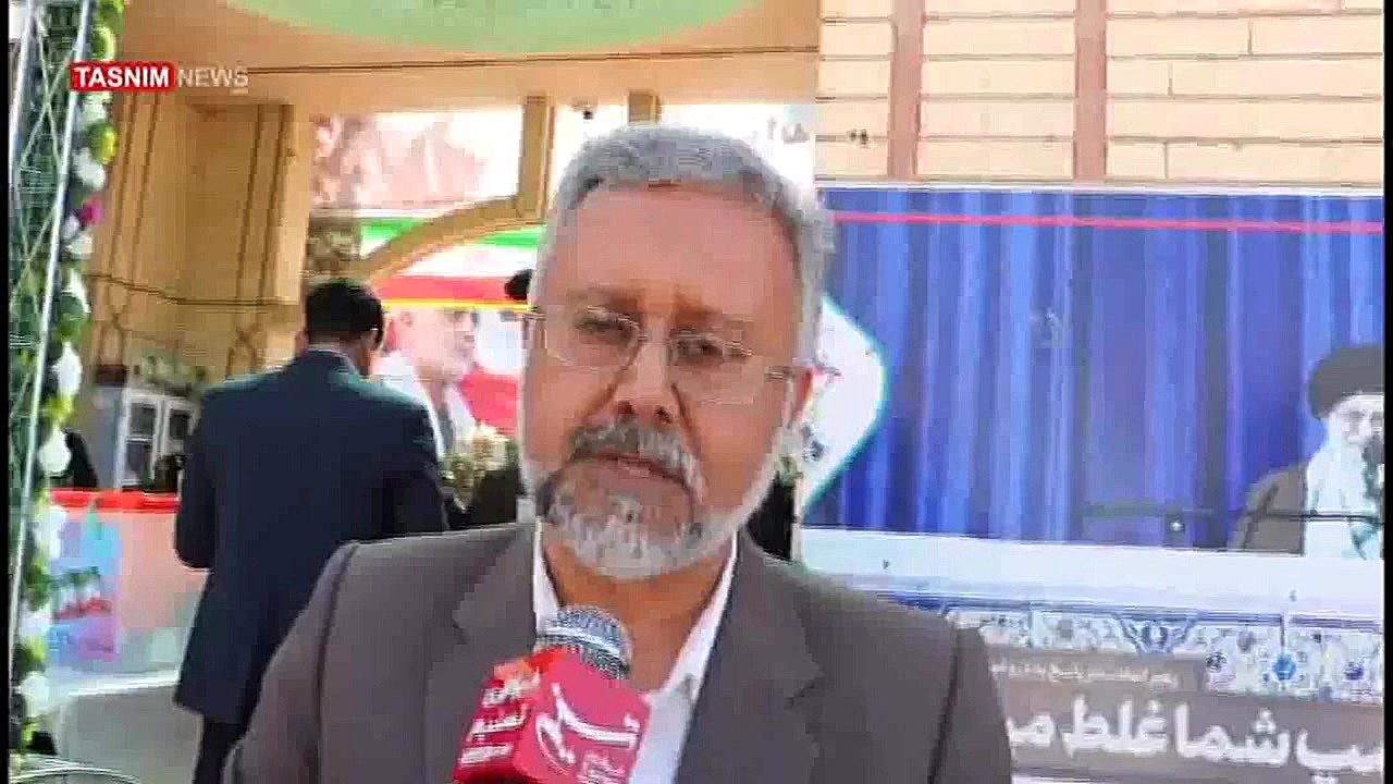 مردم کرمان در جوار مزار حاج قا...