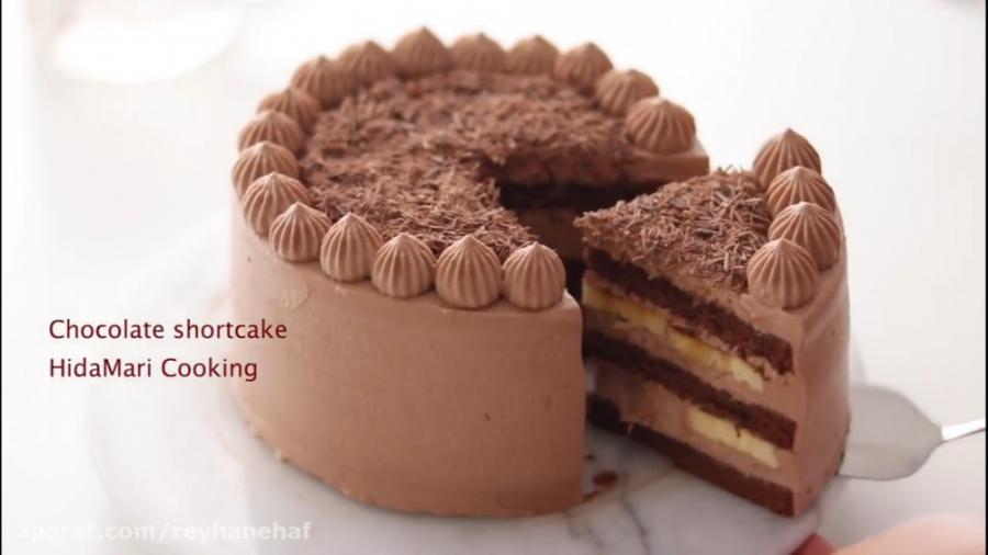 یه کیک خیلی ساده شکلاتی خامه ا...