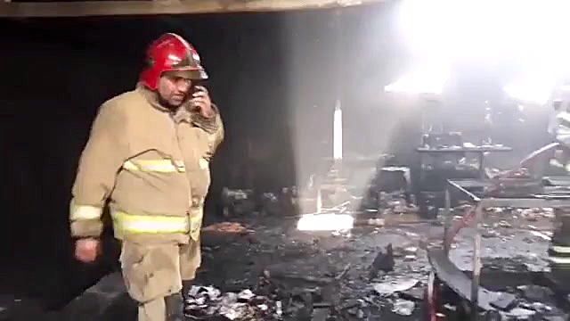 آتش سوزی گسترده در کارگاه چوب...