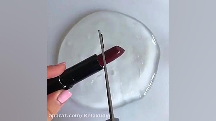 رنگی کردن اسلایم با رژ لب