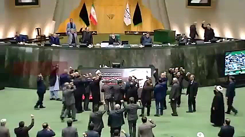 طنین شعار مرگ بر آمریکا در صحن...