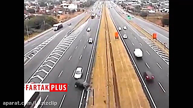 تصادف با گارد ریل حین چرت زدن...