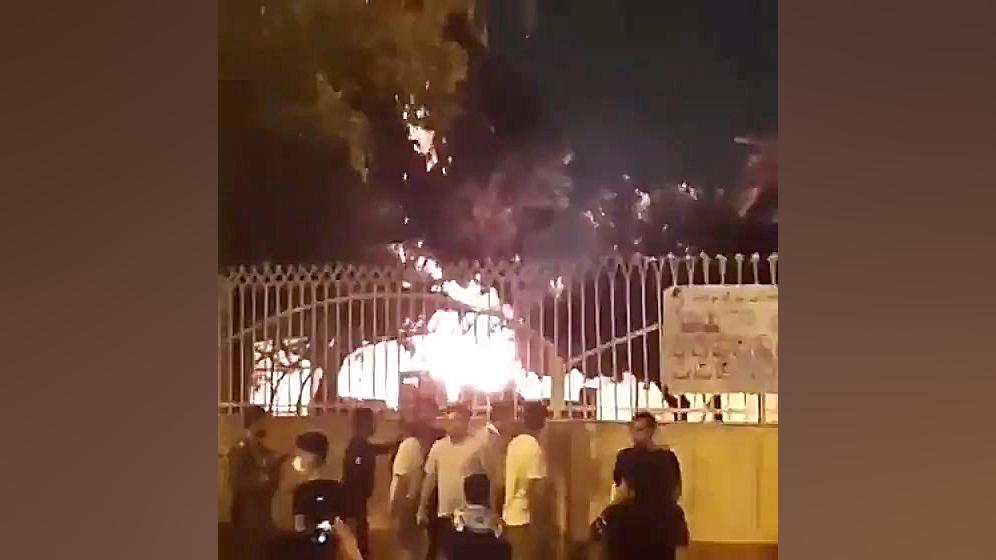 آتش زدن بیمارستان قرنطینه بیما...