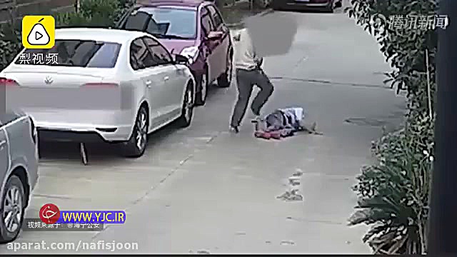 رفتار وحشیانه مرد جوان در مواج...