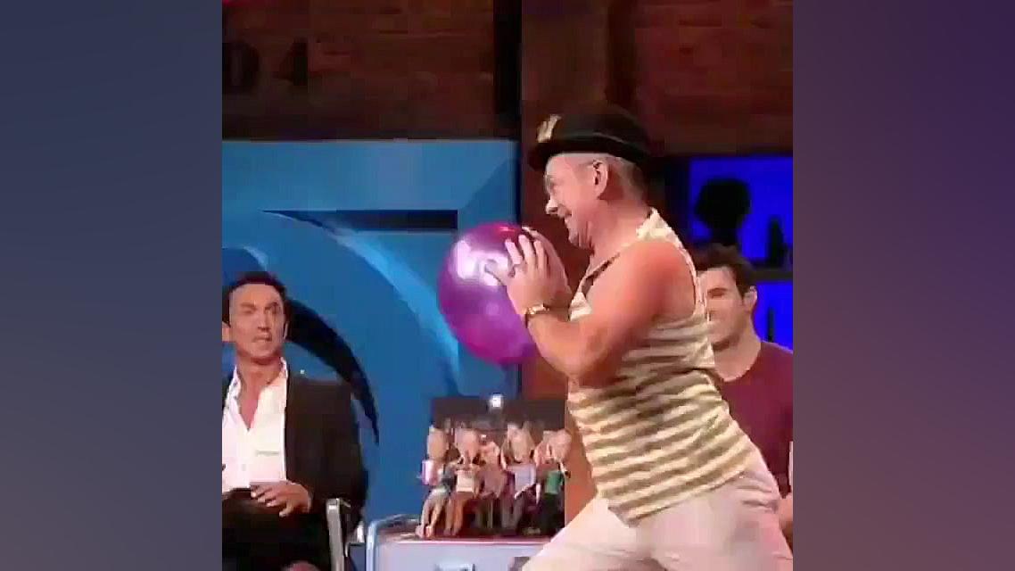 کلیپ جالب هنرنمایی با بادکنک