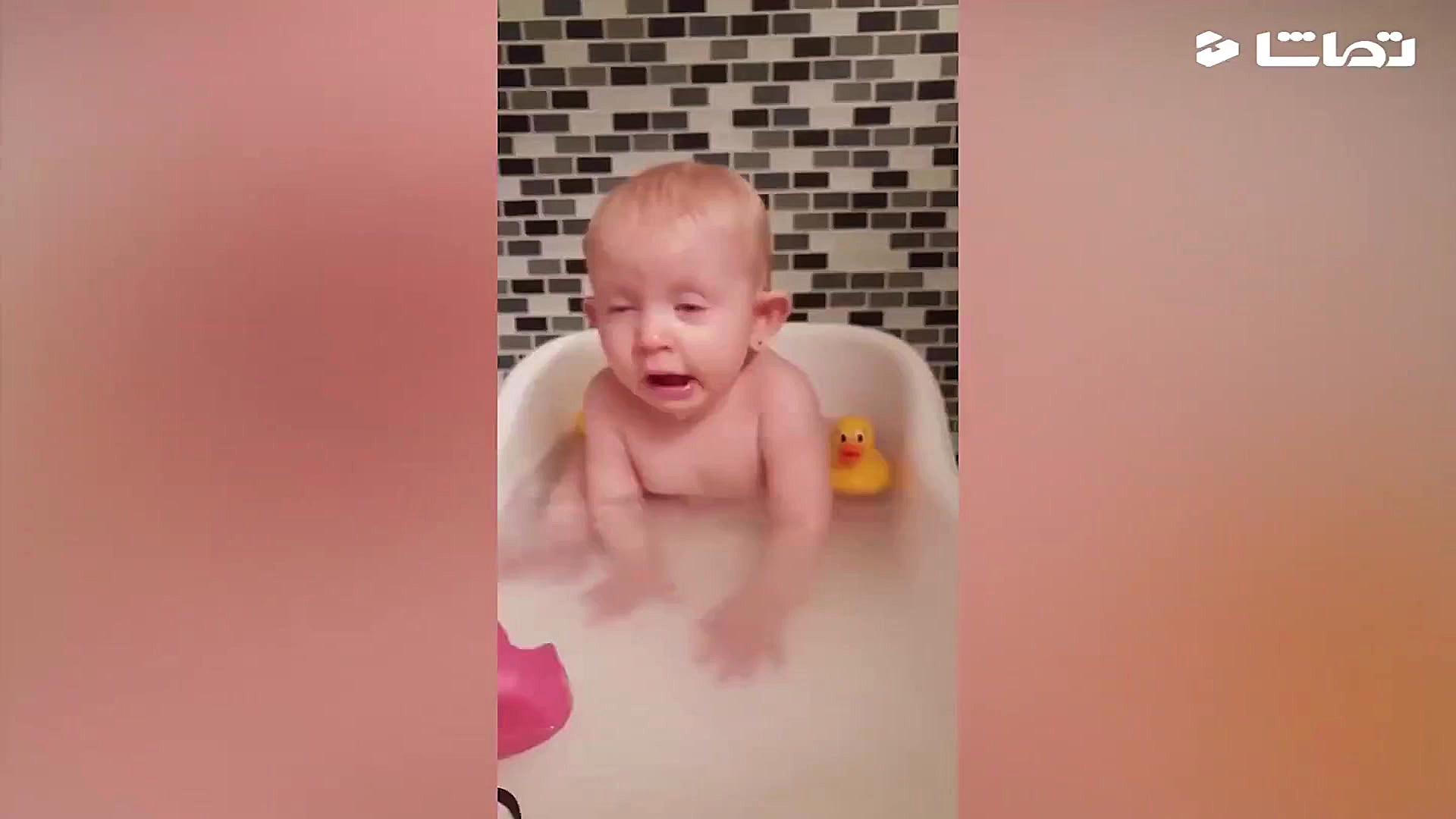 لحظاتی بامزه و دیدنی از آب تنی...