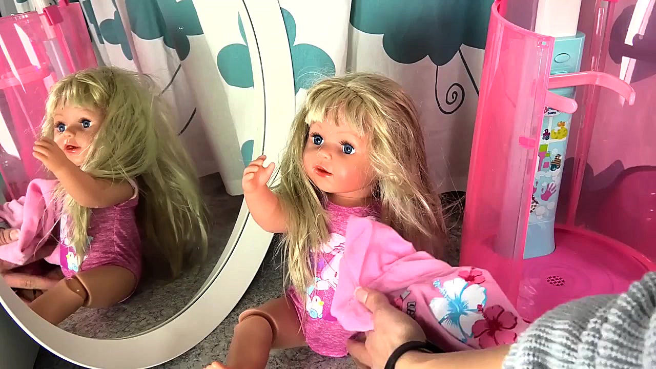 عروسک بیبی بُرن و خواهر برادر...