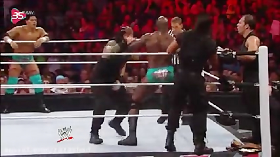 مبارزه گروه شیلد در کشتی کج