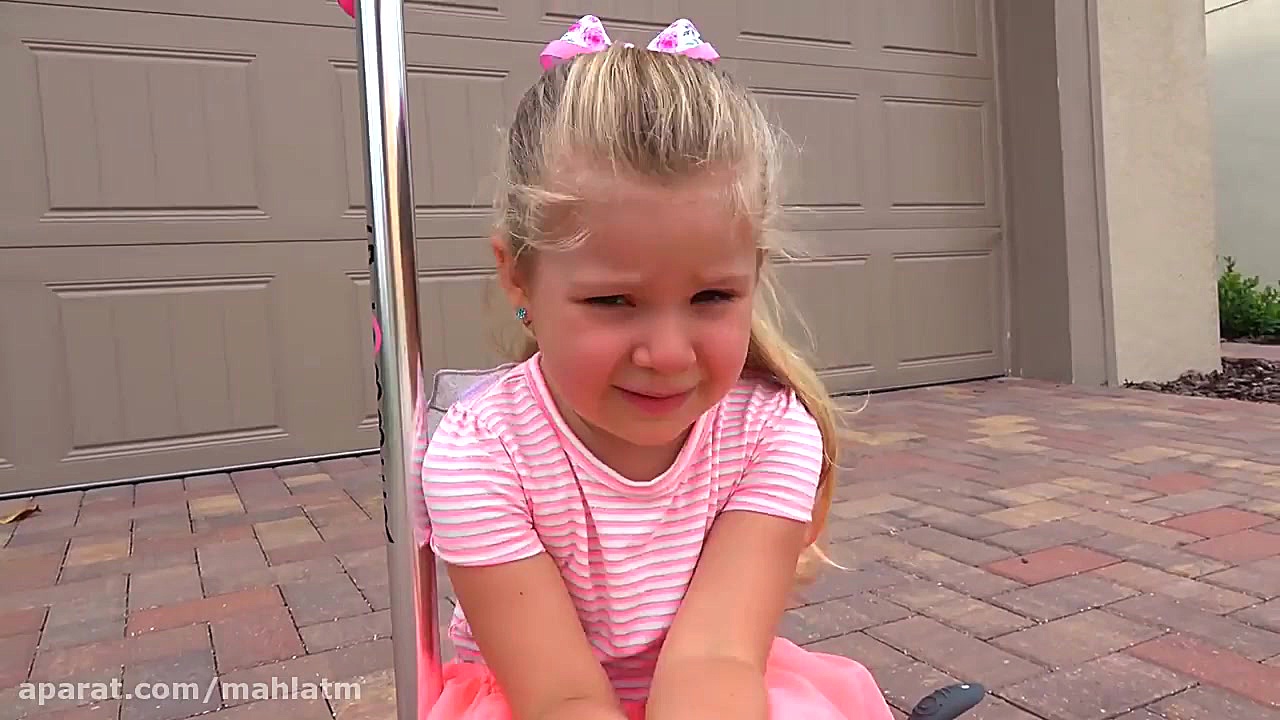 دیانا و روما با اسباب بازی های...