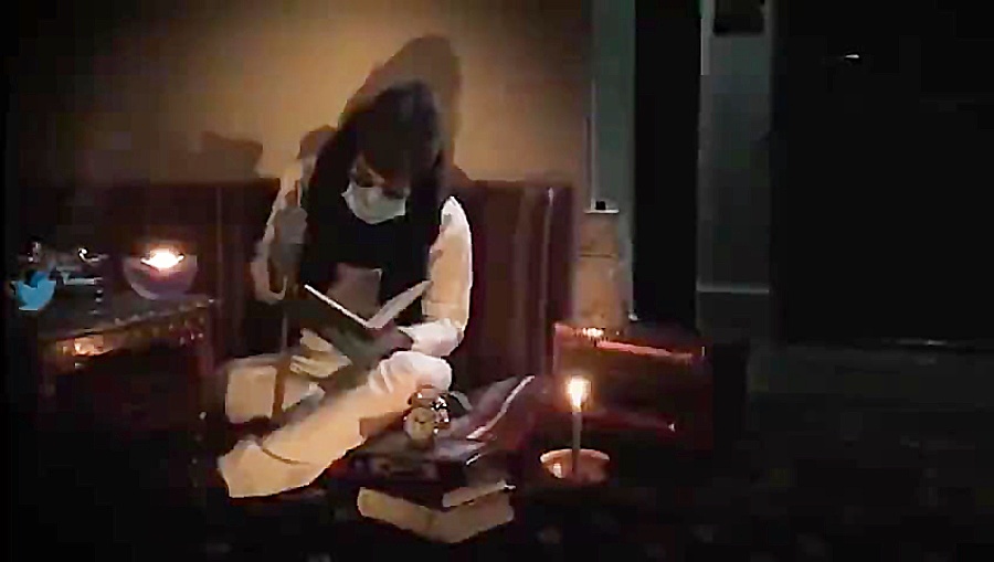 چشمانم به در است